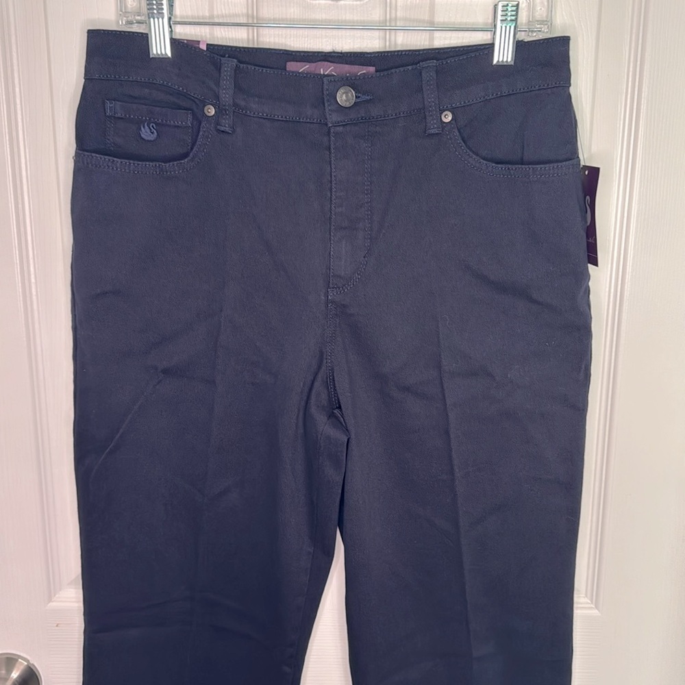 NWT Gloria Vanderbilt Slimming Blue Jeans
